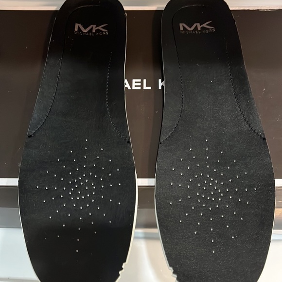 MICHAEL KORS  NEW DRESS SNEAKERS SIZE US 11.5 IMPECCABLE AND FLAWLESS. - Picture 9 of 14